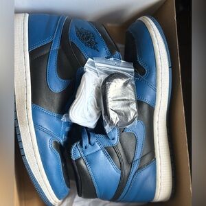 Jordan 1 Retro High OG
Dark Marina Blue (GS) 555088 Sise 10